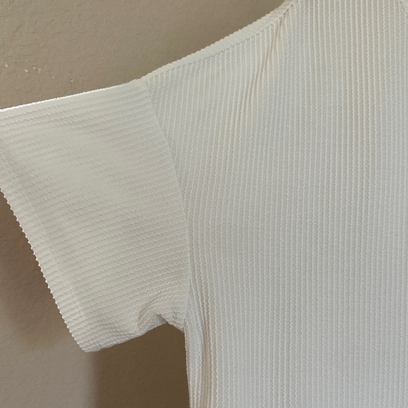 Cream Ribbed V-Neck Pocket Tee - Picture 4 of 6